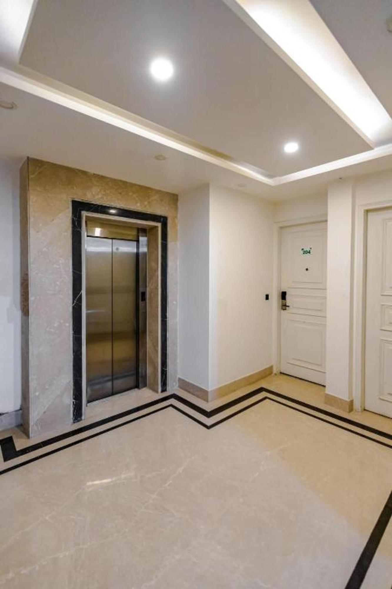 Hotel Mayur At Cr Park 3*